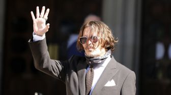 Johnny Depp  Hadiri Sidang Kasus Pencemaran Nama Baik