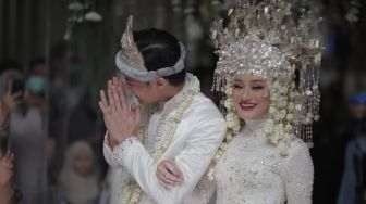 Nikah Muda Dinda Hauw Langkahi Kakak Laki Lakinya