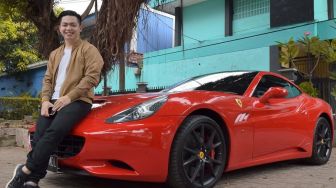 Dulu Ditolak Cewek karena Naik Motor, Pria Ini Buktikan Kini Punya Ferrari