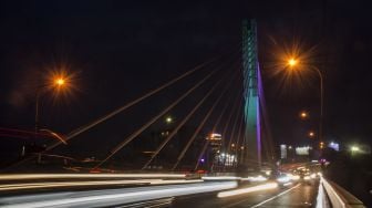 Kendaraan melintasi Jembatan Layang Pasopati, Bandung, Jawa Barat, Kamis (9/7/2020).  [ANTARA FOTO/Novrian Arbi]