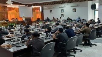 Dewan Minta DLH Kuansing Tertibkan TPS Liar dan Tambah Sarana