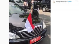 Viral Mobil Diduga Milik RI 2 Isi BBM di Pinggir Jalan, Kehabisan Bensin?