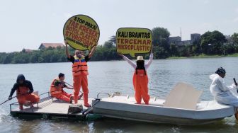 HOROR! 72 Persen Ikan di Kali Brantas Jawa Timur Makan Plastik