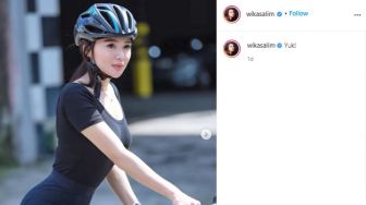 Sporty Abis, Begini Gaya Wika Salim saat Olahraga Bersepeda