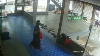 Modus Ikut Salat Ashar di Masjid, Maling Gasak Tas Jemaah