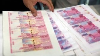 Usai Salurkan Hasrat, RS Tega Bayar PSK Pakai Uang Palsu