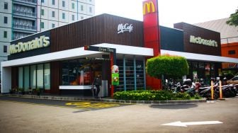 Pria Berpeci Ancam Bom McDonalds Makassar Teriak: COVID-19 Buatan Italia