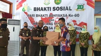 Peringati Hari Bhakti Adhyaksa, Kejari Kulon Progo Bagi 100 Paket Sembako