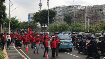 LIVE STREAMING: Buruh hingga Mahasiswa Demo Tolak RUU Cipta Kerja