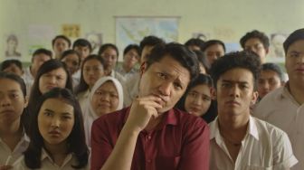 Segera Tayang Eksklusif di Netflix, Ini Sinopsis Guru-Guru Gokil