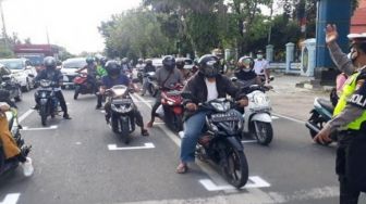 Polres Palangka Raya Terapkan Jarak Sosial di Jalan Raya, Mirip Grid MotoGP