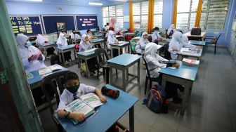 Siap-siap! 21 SMP di Surabaya Bakal Mulai Masuk Sekolah Lagi