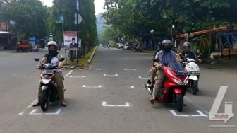 Lampu Merah Dibuat Starting Grid ala MotoGP, Warga: Kirain Mau Ada Balapan