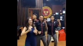 Viral Video TikTok Hana Hanifah Ada Logo BIN, Ini Penjelasannya