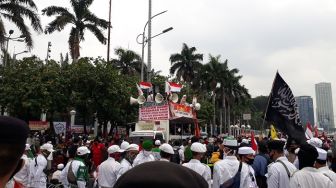 Aksi Tolak Omnibus Law hingga Cabut RUU HIP, DPR Digeruduk 3 Kubu Pendemo