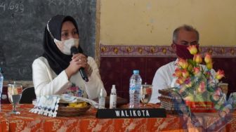 Warga Kota Mojokerto Mengeluh BST Terblokir, Ning Ita Lapor Kemensos