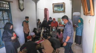 Suasana Rumah Duka Komedian Omaswati