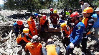 Korban Jiwa Banjir Bandang Luwu Jadi 36 Orang, Pencarian Gunakan Alat Berat