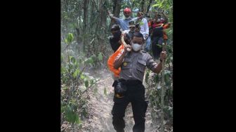 Mayat Perempuan Ditemukan di Tengah Hutan Blitar dengan Sekarung Uang