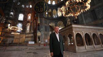 Erdogan Hadiri Salat Jumat Pertama di Hagia Sophia Usai Konversi