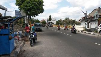 Viral Nenek di Jogja Dipaksa Anak Jual Salak, Warga: Sudah Sebulan Jualan