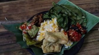 Mencicipi Menu Vegan dan Minuman Rempah di Kedai Tomboan