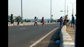 Viral Video Emak-emak Main TikTok di Exit Tol, Bahayakan Keselamatan Diri