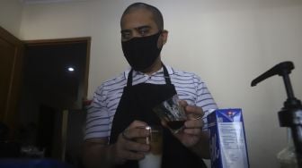 Semangat Barista Tunanetra Racik Kopi dengan Mata Hati