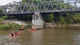 Pencarian Dihentikan, Jasad Purwati TIba-Tiba Muncul ke Permukaan Sungai