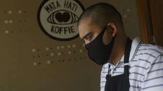 Secangkir Kopi dari Ahmad Hilmy, Barista Tunanetra Mata Hati Koffie