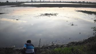 Waduk Pacuh Kering saat Kemarau, Petani Berharap Hujan Turun