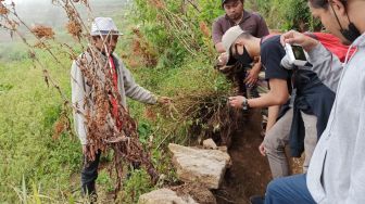 Misteri Ondo Budho Dieng, Tangga Bagi Peziarah Menuju Tempat Suci Dieng