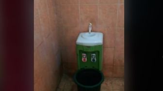 Greget! Dispenser Ditaruh di kamar Mandi Sebagai Pengganti Pemanas Air