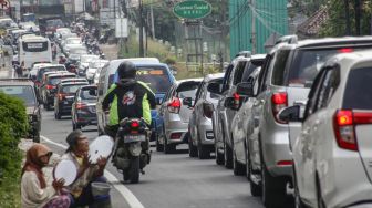 Ratusan Kendaraan Hendak ke Puncak Bogor Dipulangkan Lagi
