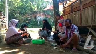 Kisah dari Kampung Tusuk Sate, Meregang Nasib di Tengah Pandemi