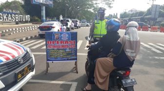 Duh, Puluhan Masyarakat Lebak Masih Nekat Berkendara Tak Pakai Helm SNI