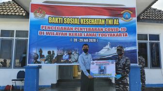 Peduli Warga Pesisir Saat Pandemi, TNI AL Jogja Beri 1.500 Paket Sembako