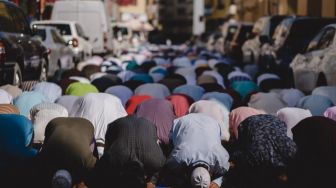 Ramadan 2022, Salat Tarawih di Masjid Tak Perlu Lagi Jaga Jarak