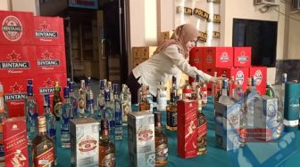 2.612 Botol Miras Berbagai Merk, Di Sita Satpol PP Sidoarjo