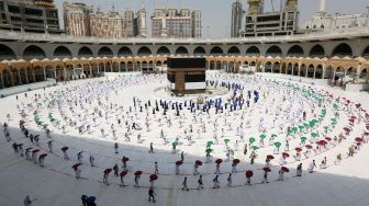 Terobos Masjidil Haram, Pria Bersenjata Tajam Teriak Dukung Teroris