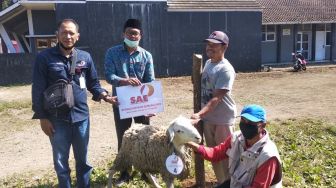 Desa di Kaki Gunung Slamet Terima Bantuan Hewan Kurban