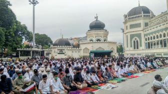 Di Medan, Jemaah Salat Id di Masjid Raya Langgar Aturan Physical Distancing