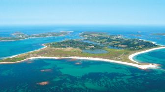 Pulau Tresco, Destinasi Liburan Favorit Pangeran William dan Keluarga