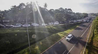 Suasana jalur wisata Puncak, Gadog, Kabupaten Bogor, Jawa Barat, Sabtu (1/8/2020).  [ANTARA FOTO/Yulius Satria Wijaya]