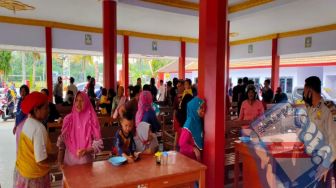 Tak Ada Kejelasan Kondisi Pasien Covid-19, Warga Jember Luruk Kantor Desa