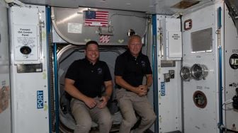 Usai Mengangkasa, 2 Astronot SpaceX-NASA Mendarat dengan Selamat di Bumi