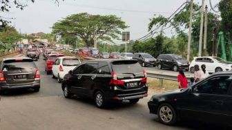 Jalan Utama di Pandeglang Disergap Kemacetan saat Libur Idul Adha 1441 H