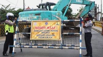 Jembatan Lembu Peteng Tulungagung Ditutup 2 Bulan, Jalan Utama Terganggu