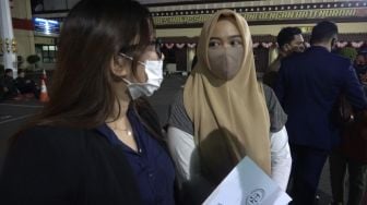 VIRAL Istri Labrak Suami Selingkuh, Pelakor Digetok Toples di Makassar