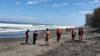 Cari Korban Tenggelam Pantai Goa Cemara, Tim SAR Tunggu Kondisi Gelombang